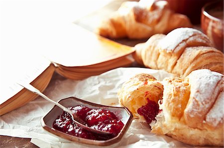 simsearch:659-08905017,k - Butter croissants with raspberry jam Stock Photo - Premium Royalty-Free, Code: 659-08902945