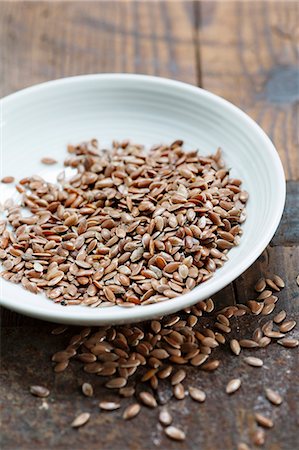 simsearch:659-07739374,k - A bowl of brown flax seeds Stock Photo - Premium Royalty-Free, Code: 659-08902940
