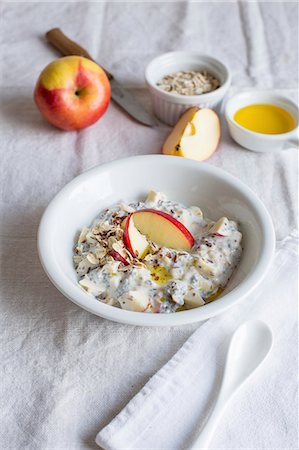 simsearch:659-03531927,k - Muesli with chia seeds, oats, apples and flaxseed oil Stock Photo - Premium Royalty-Free, Code: 659-08902969