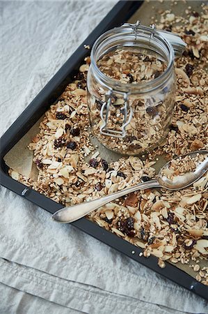 flaked oat - Muesli with coconut, cranberries, oats, almonds and puffed amaranth on a baking tray Stock Photo - Premium Royalty-Free, Code: 659-08903030