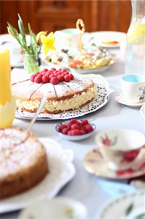 A party table with various cakes and sweets Stock Photo - Premium Royalty-Free, Code: 659-08903083