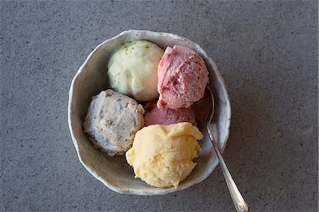 simsearch:659-06903796,k - Homemade ice cream (mango, strawberry, blueberry and lime) in a bowl with a spoon Stock Photo - Premium Royalty-Free, Code: 659-08903144