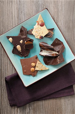 simsearch:659-08904500,k - Various pieces of chocolate on a plate Stockbilder - Premium RF Lizenzfrei, Bildnummer: 659-08903186