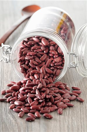 simsearch:659-07739374,k - Kidney beans in an overturned jar Stock Photo - Premium Royalty-Free, Code: 659-08903216