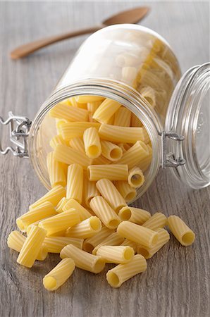 simsearch:659-07739374,k - Rigatoni in an overturned jar Stock Photo - Premium Royalty-Free, Code: 659-08903249