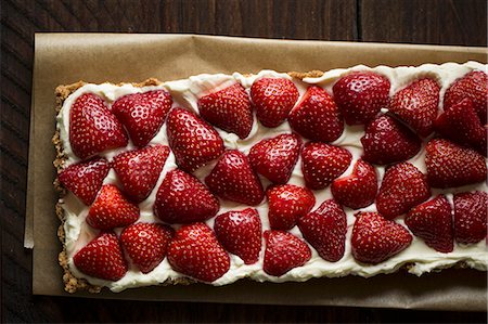 Strawberry tart with mascarpone cream and a biscuit base Stock Photo - Premium Royalty-Free, Code: 659-08903450