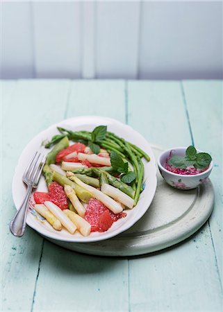 simsearch:659-08903127,k - Asparagus salad with grapefruit, frish mint and beetroot sprouts Stock Photo - Premium Royalty-Free, Code: 659-08903474