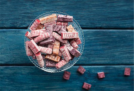 simsearch:659-08904500,k - Berry paste sweets in a glass bowl Stockbilder - Premium RF Lizenzfrei, Bildnummer: 659-08903521