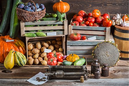 simsearch:614-06044200,k - Vegetables and plums at a market Fotografie stock - Premium Royalty-Free, Codice: 659-08903641