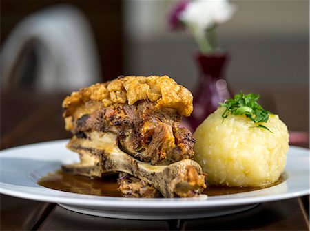 roasting dish - Crispy roast pork with a potato dumpling Stock Photo - Premium Royalty-Free, Code: 659-08903658