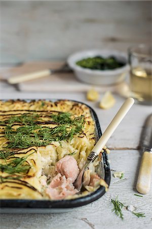 simsearch:659-08903655,k - Fish pie with dill Photographie de stock - Premium Libres de Droits, Code: 659-08903669