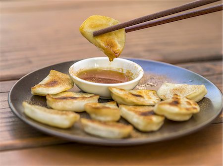 Momos (dumplings from Nepal) with a dip Stock Photo - Premium Royalty-Free, Code: 659-08903745