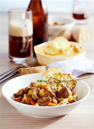 simsearch:659-06154906,k - Luxembourg beer meat with celeriac crisps Photographie de stock - Premium Libres de Droits, Code: 659-08903811