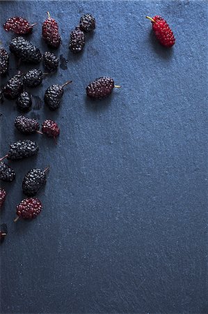 Fresh mulberries on a slate surface Stock Photo - Premium Royalty-Free, Code: 659-08903936