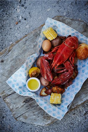 simsearch:659-07959768,k - Cooked lobster with corn cobs and potatoes Foto de stock - Sin royalties Premium, Código: 659-08903966