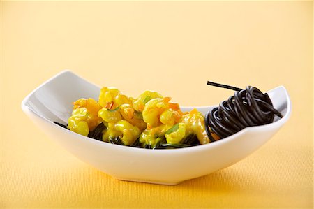 simsearch:659-07739326,k - Black spaghetti with shrimp curry Stockbilder - Premium RF Lizenzfrei, Bildnummer: 659-08903980