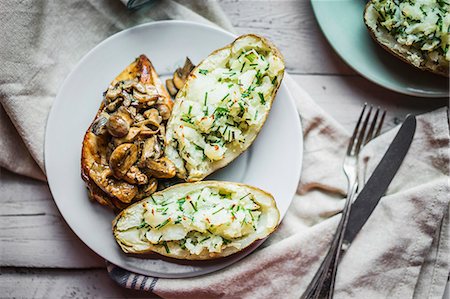 Grilled chicken with mushrooms and baked potatoes Stock Photo - Premium Royalty-Free, Code: 659-08939945