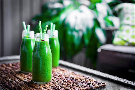 simsearch:659-08420356,k - Fresh green smoothie in glass bottles with straws Stock Photo - Premium Royalty-Free, Code: 659-08940039