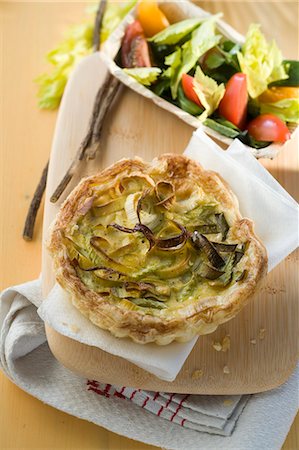 Mini puff pastry tart with leek and liquorice Stock Photo - Premium Royalty-Free, Code: 659-08940097