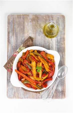 simsearch:659-07959561,k - Colourful roasted pepper strips with breadcrumbs Stock Photo - Premium Royalty-Free, Code: 659-08940121
