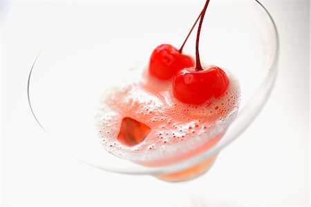 simsearch:659-06187716,k - A Mon Cheri cocktail with cherries Foto de stock - Sin royalties Premium, Código: 659-08940180