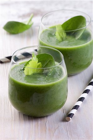 Green smoothies with spinach and celery Stock Photo - Premium Royalty-Free, Code: 659-08940192