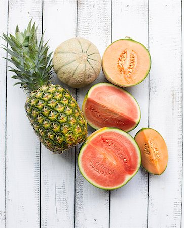 simsearch:659-08905443,k - Pineapple and various melons Photographie de stock - Premium Libres de Droits, Code: 659-08940226