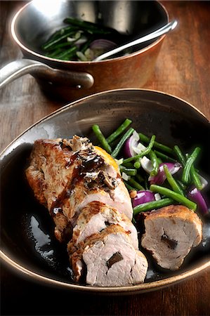 simsearch:659-07027269,k - Stuffed roast pork with onions and beans Stock Photo - Premium Royalty-Free, Code: 659-08940222
