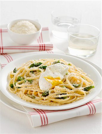 simsearch:659-07028309,k - Trenette agli asparagi (pasta with green asparagus, Italy) Foto de stock - Sin royalties Premium, Código: 659-08940267