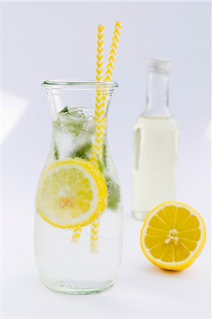 simsearch:659-08905698,k - Lemonade with peppermint in a carafe Foto de stock - Sin royalties Premium, Código: 659-08940274