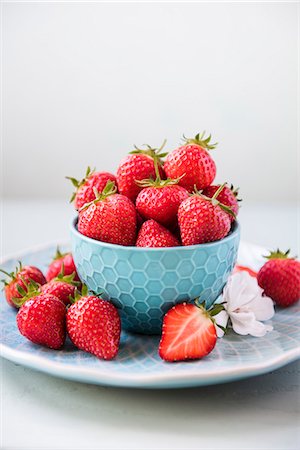 simsearch:659-06901519,k - Fresh Strawberries in a White Dish Stock Photo - Premium Royalty-Free, Code: 659-08940279