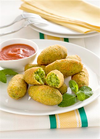 simsearch:659-07597180,k - Pea croquettes with a tomato dip Stock Photo - Premium Royalty-Free, Code: 659-08940353