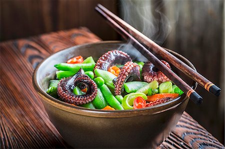 sepia toned - Steaming vegetables with noodles and squid (Asia) Stock Photo - Premium Royalty-Free, Code: 659-08940447