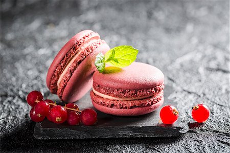 ribes (currant genus) - Redcurrant macaroons on a black stone Stock Photo - Premium Royalty-Free, Code: 659-08940462