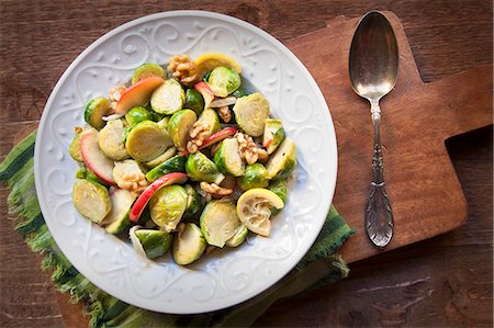 Brussels sprouts with apples and walnuts Stock Photo - Premium Royalty-Free, Code: 659-08940514