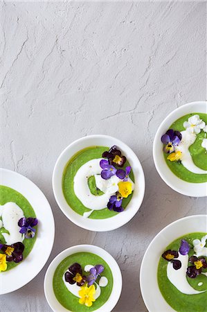 pictures of green food as appetizers - Cream of green pea soup with sour cream and edible flowers Stock Photo - Premium Royalty-Free, Code: 659-08940523