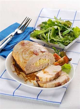 food close ups roast - Turkey meat loaf with a green salad Stock Photo - Premium Royalty-Free, Code: 659-08940571