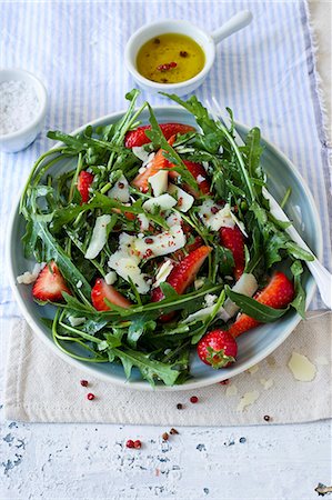 simsearch:659-08939978,k - Rocket salad with strawberries and Parmesan cheese Stock Photo - Premium Royalty-Free, Code: 659-08940599