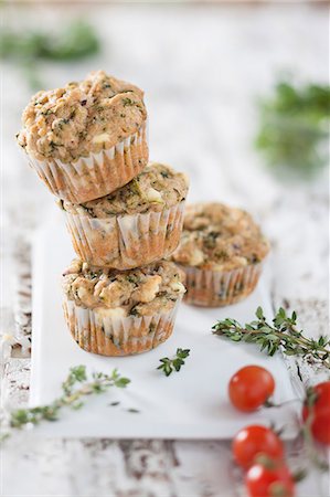 simsearch:659-06151520,k - Wholemeal spinach muffins with sheep's cheese Stock Photo - Premium Royalty-Free, Code: 659-08940606