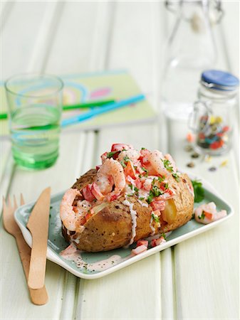 Quick jacket potato with prawns Foto de stock - Sin royalties Premium, Código: 659-08940642