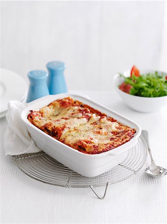 Cannelloni in a baking dish Stock Photo - Premium Royalty-Free, Code: 659-08940668