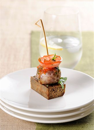 simsearch:659-07958807,k - A pork and veal canapé kebab Foto de stock - Sin royalties Premium, Código: 659-08940683