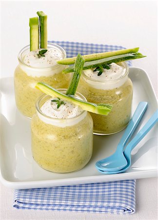 Courgette flans in jars Photographie de stock - Premium Libres de Droits, Code: 659-08940692