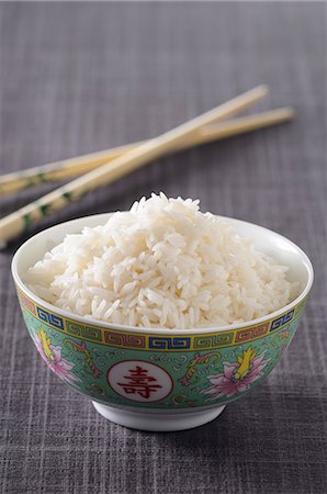 simsearch:659-08419252,k - Cooked rice in a porcelain bowl Fotografie stock - Premium Royalty-Free, Codice: 659-08940708