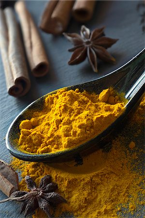 simsearch:659-06902064,k - Turmeric on a spoon, star anise and cinnamon sticks Stock Photo - Premium Royalty-Free, Code: 659-08940725