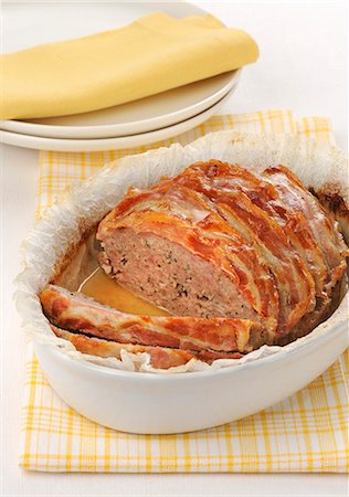 Bacon-wrapped meatloaf Stock Photo - Premium Royalty-Free, Code: 659-08940747