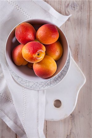 Velvety apricots Photographie de stock - Premium Libres de Droits, Code: 659-08940751