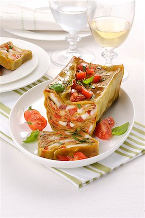 simsearch:659-07958888,k - Tomato and mozzarella terrine Photographie de stock - Premium Libres de Droits, Code: 659-08940776