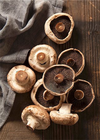 simsearch:659-08902786,k - Nine mushrooms on a dark chopping board with a grey linen napkin Stock Photo - Premium Royalty-Free, Code: 659-08940799