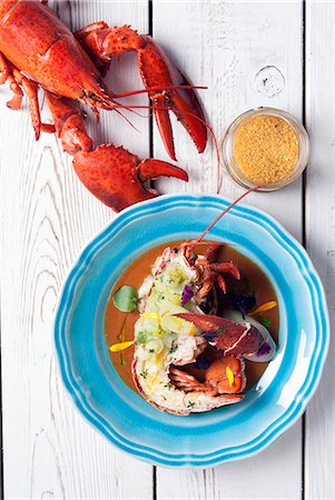 simsearch:659-06670870,k - Lobster bisque with a grilled lobster Photographie de stock - Premium Libres de Droits, Code: 659-08940877
